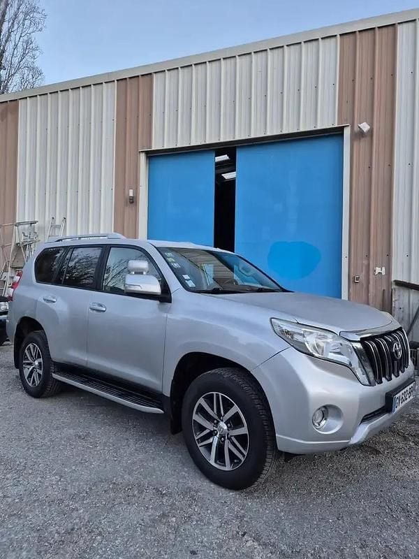 Bleu Occasion 2017 Toyota Land Cruiser Lounge SUV | 41 900 € (Prix juste) - Image 1/4