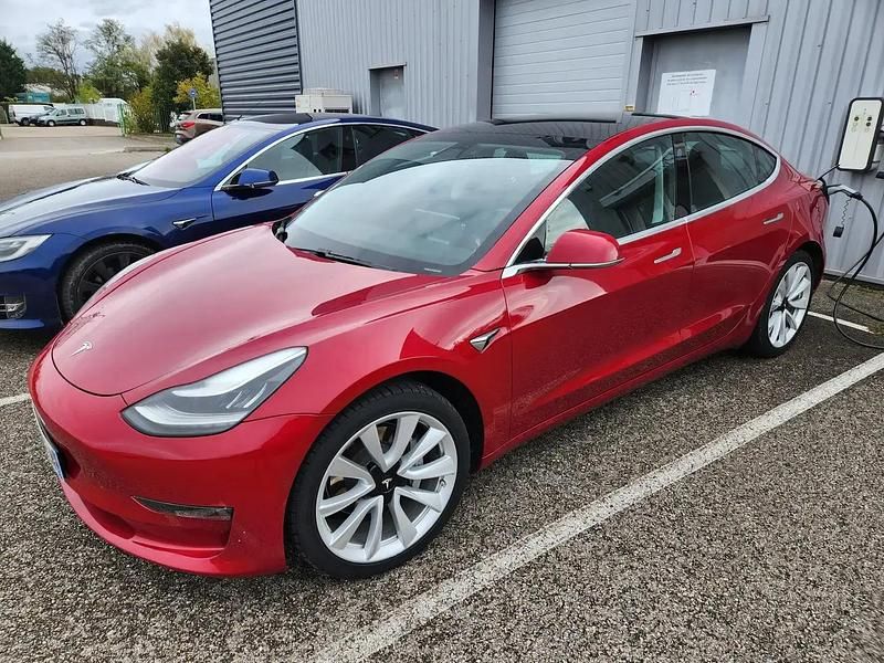 Rouge Utilisé 2019 Tesla Model 3 Berline | 19 990 € (Prix juste) - Image 1/4