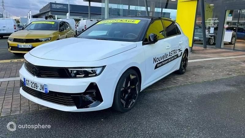 Blanc Utilisé 2023 Opel Astra GSe Berline | 34 950 € (Prix cher) - Image 1/4