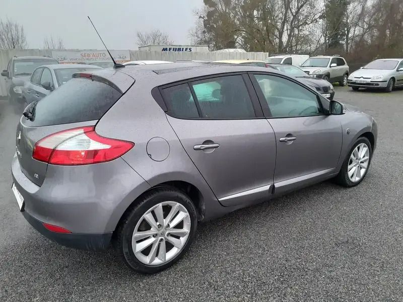 Gris Utilisé 2011 Renault Mégane III Berline | 6 990 € (Prix juste) - Image 1/4