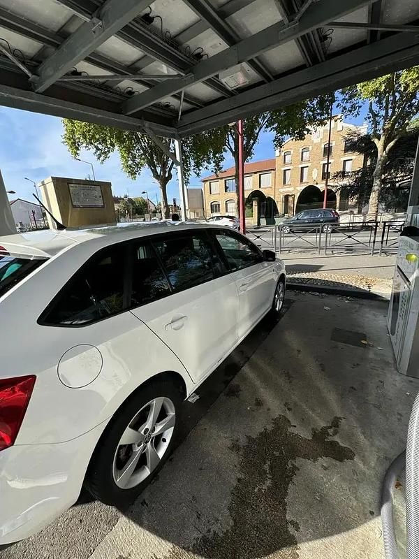 Utilisé 2014 Skoda Rapid Berline | 7 500 € (Prix cher) - Image 1/4