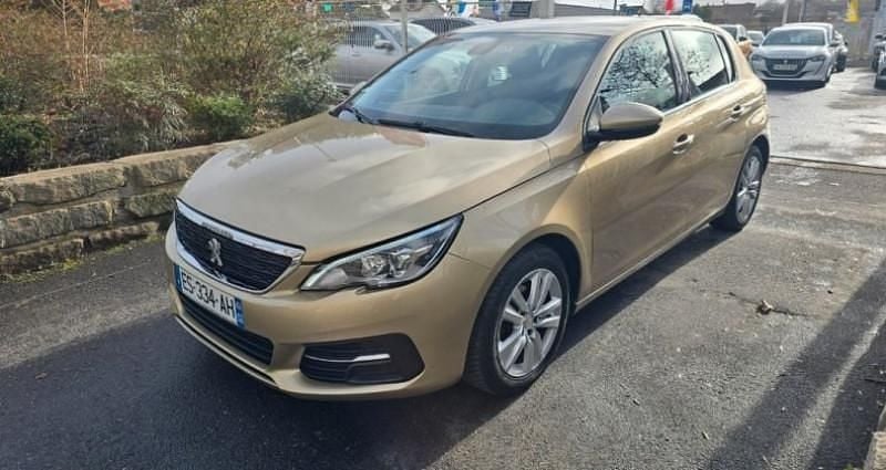 Jaune Occasion 2017 Peugeot 308 Berline | 7 990 € (Bon prix) - Image 1/4
