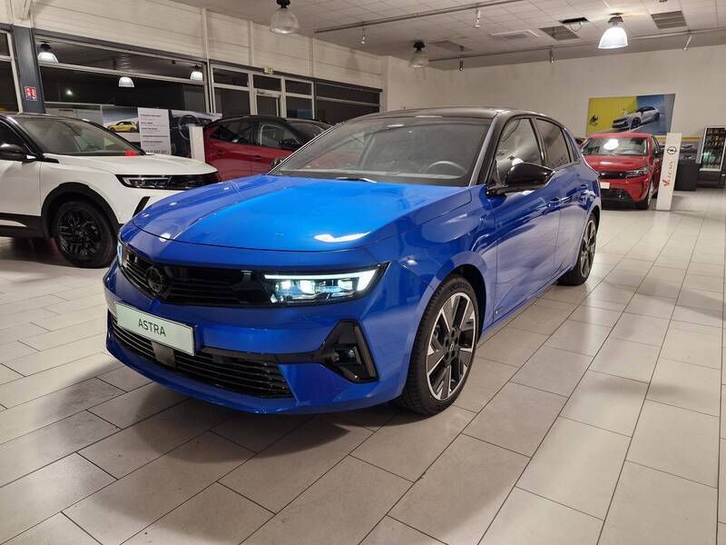 Bleue Utilisé 2024 Opel Astra Berline | 32 990 € (Prix assez cher) - Image 1/3