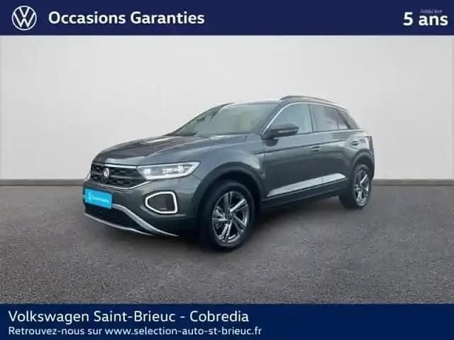 Gris indium métallisée/toit noir Occasion 2025 VW T-Roc Edition SUV | 33 990 € (Prix juste) - Image 1/4
