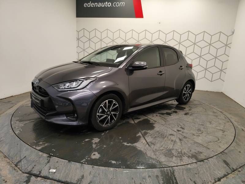 Gris Utilisé 2024 Toyota Yaris Design Berline | 22 290 € (Prix juste) - Image 1/3