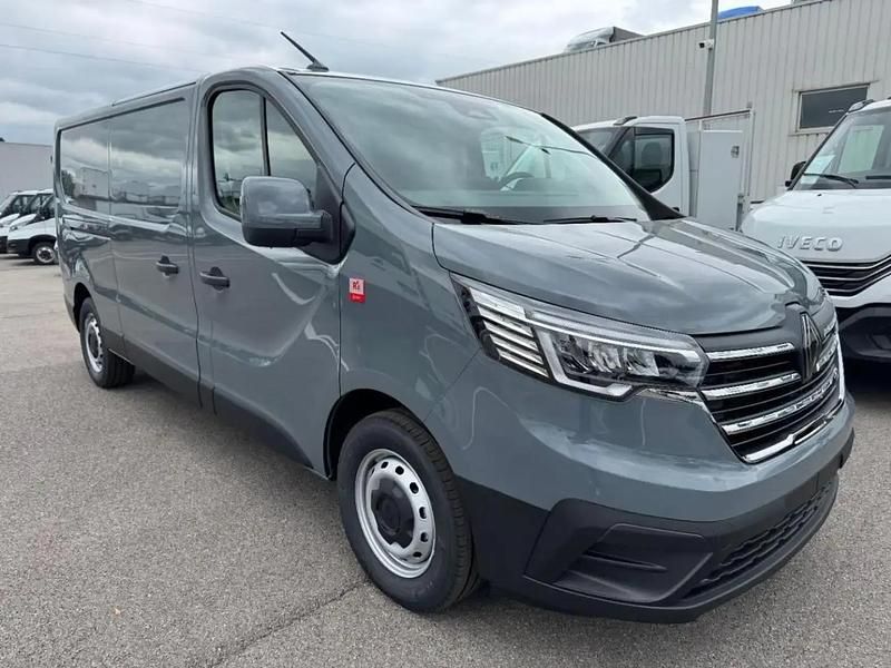 Gris Nouvelle 2025 Renault Trafic Van | 36 980 € (Prix juste) - Image 1/4