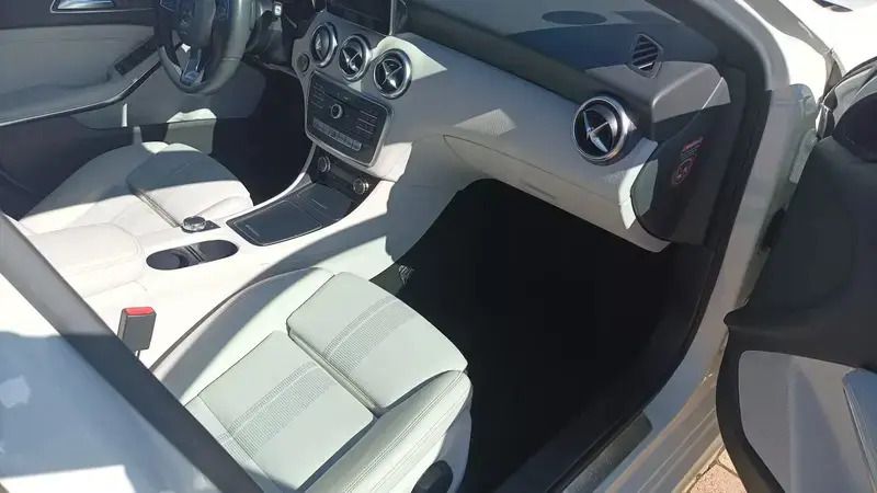 Blanc Utilisé 2018 Mercedes CLA200 Business Berline | 17 500 € (Bon prix) - Image 1/4