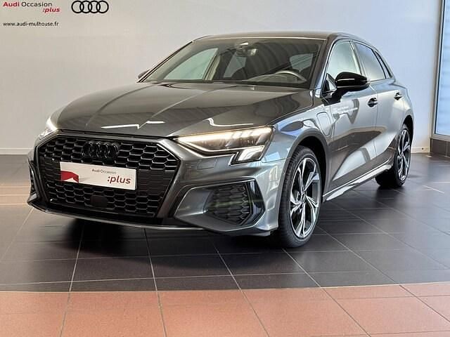 Gris daytona nacré Utilisé 2024 Audi A3 Sportback e-tron S-Line Citadine | 37 997 € (Prix assez cher) - Image 1/4