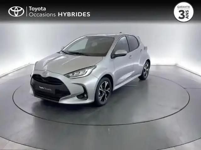 Gris minéral (m) Nouvelle 2025 Toyota Yaris Hybrid Design Berline | 24 890 € (Prix juste) - Image 1/4
