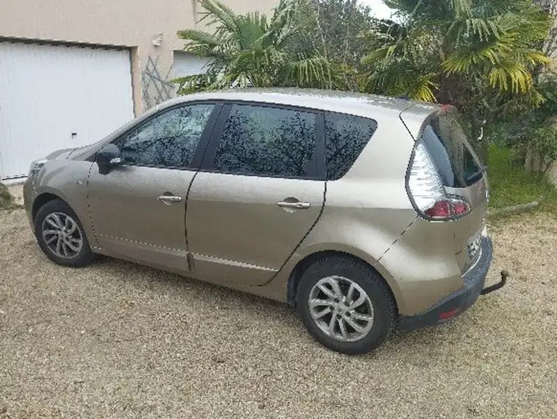 Beige Utilisé 2015 Renault Scénic III Zen Monospace | 8 500 € (Prix juste) - Image 1/4