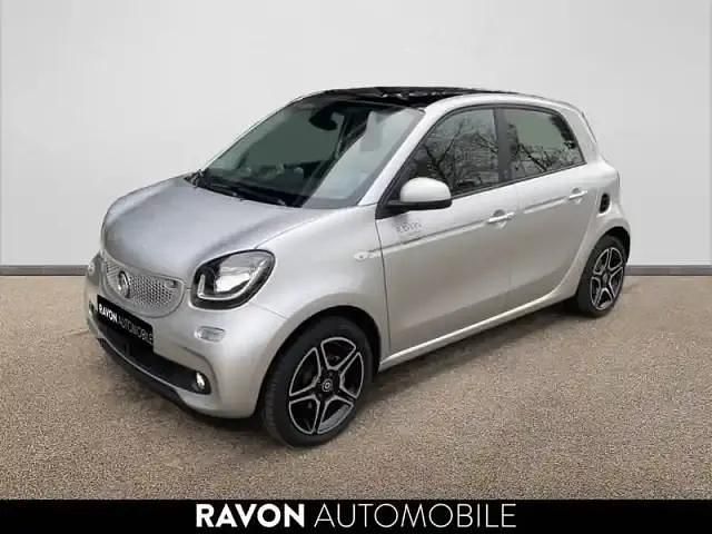 Bodypanels in black Occasion 2024 Smart ForFour Prime Citadine | 19 900 € - Image 1/4