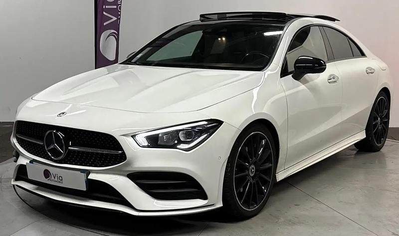 Blanc Occasion 2019 Mercedes CLA180 AMG line Berline | 23 490 € (Prix juste) - Image 1/4