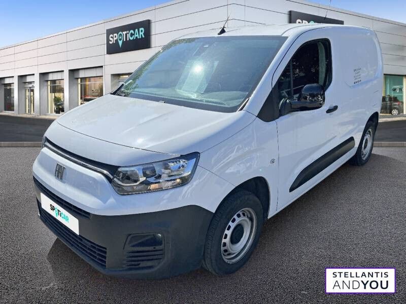 Blanc Utilisé 2023 Fiat Doblò S Monospace | 15 990 € - Image 1/4