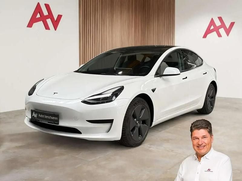 Blanc Utilisé 2021 Tesla Model 3 Standard Range Berline | 27 990 € (Prix assez cher) - Image 1/4