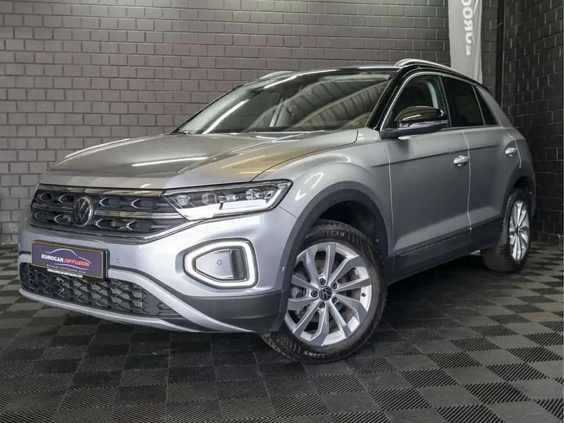 Gris Utilisé 2024 VW T-Roc Style SUV | 30 758 € (Prix juste) - Image 1/4