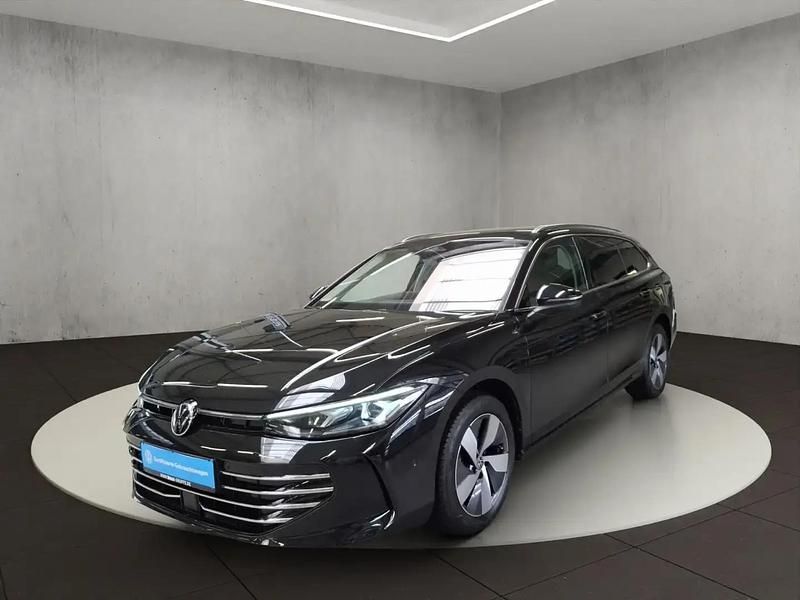 Noir Utilisé 2024 VW Passat Elegance Break | 47 400 € - Image 1/4