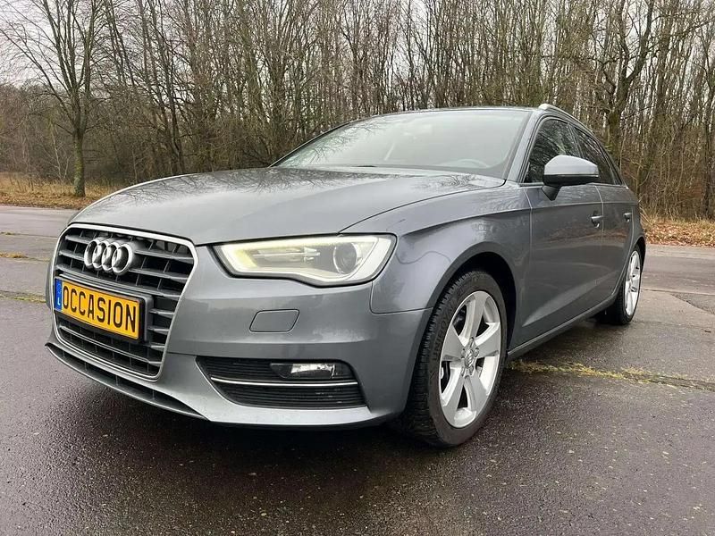 Gris Occasion 2015 Audi A3 Sport Berline | 14 490 € (Prix juste) - Image 1/4