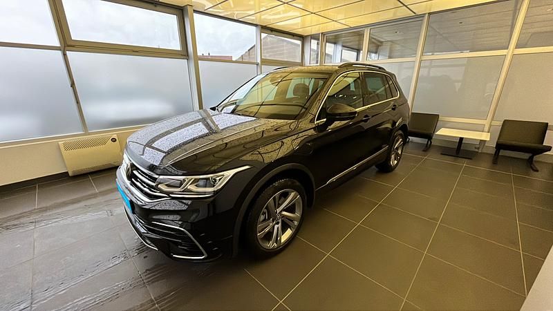 Noir Utilisé 2023 VW Tiguan R-line SUV | 45 500 € (Prix cher) - Image 1/3