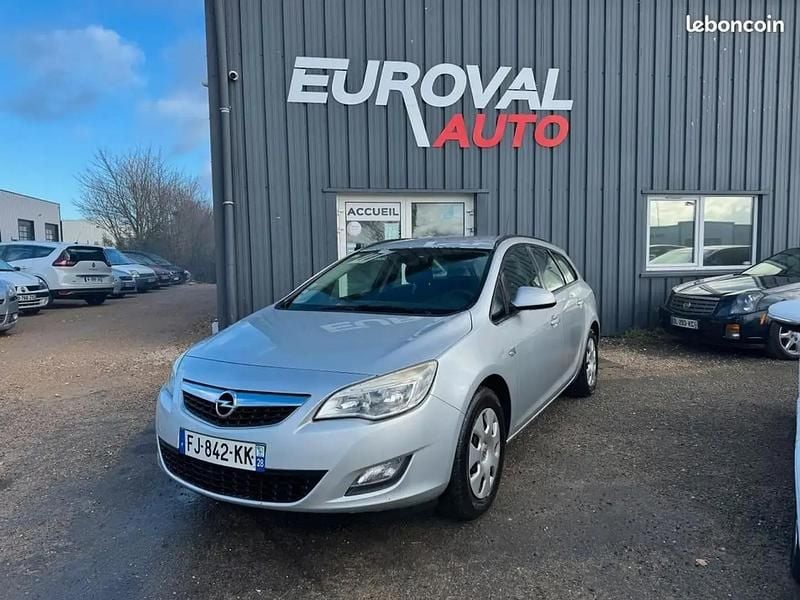 Gris Occasion 2011 Opel Astra Citadine | 5 990 € (Prix juste) - Image 1/4