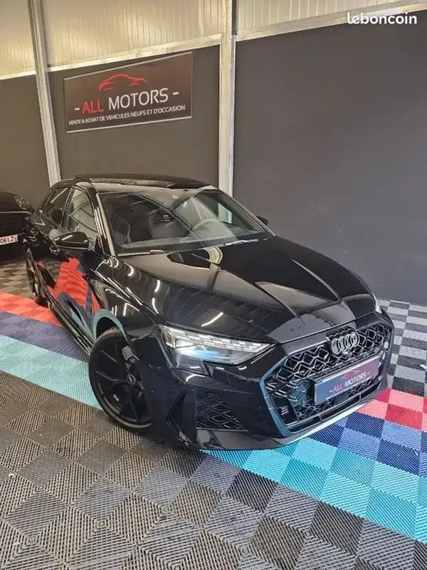 Noir Utilisé 2025 Audi RS3 Sportback Citadine | 129 990 € - Image 1/4