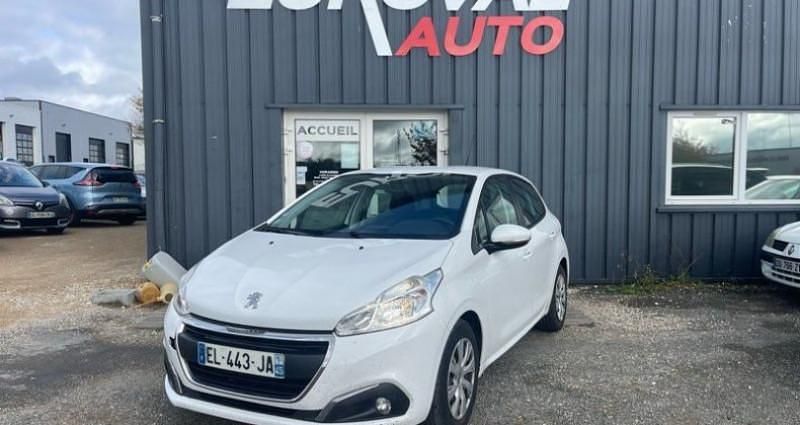 Blanc Utilisé 2017 Peugeot 208 Citadine | 5 990 € - Image 1/4