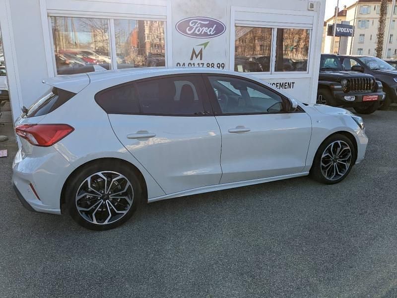 Blanc Occasion 2021 Ford Focus ST-Line Berline | 18 380 € (Prix juste) - Image 1/4