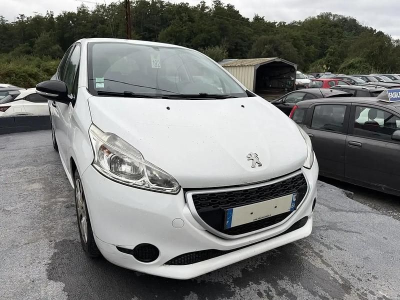 Blanc Occasion 2013 Peugeot 208 Access Citadine | 4 990 € (Prix assez cher) - Image 1/4