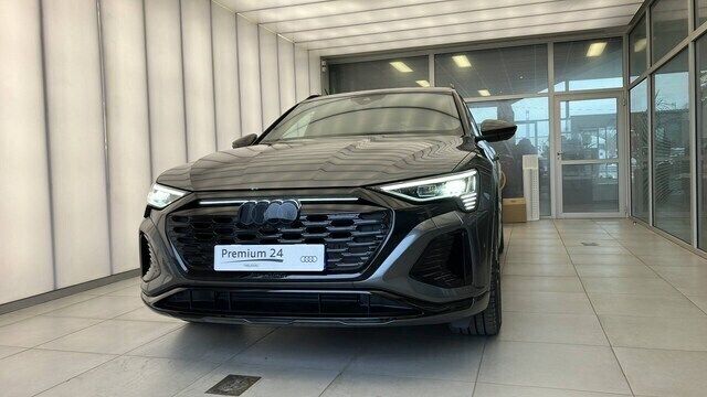 Gris daytona nacré Utilisé 2024 Audi Q8 Sportback e-tron S-Line SUV | 69 250 € (Bon prix) - Image 1/4