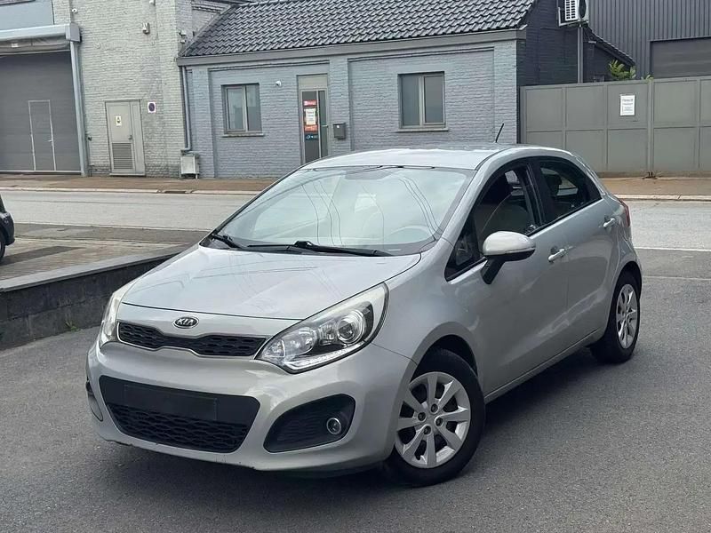 Rouge Utilisé 2011 Kia Rio 2 Berline | 2 490 € - Image 1/4