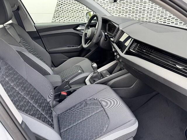 Occasion Audi A1 Sportback Design 95 ch (69 kW) 2025 Blanc glacier métallisé noir mythe métallisé Citadine