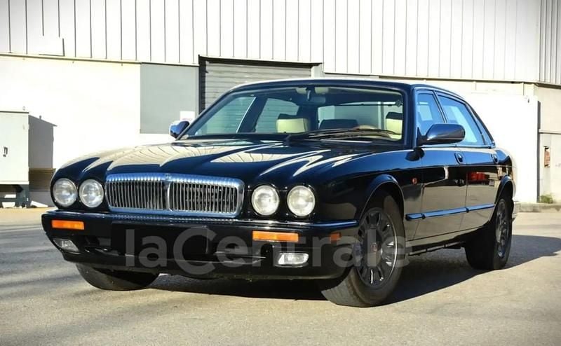 Noir Occasion 1996 Daimler Double Six Serie 1 Berline | 19 900 € - Image 1/4