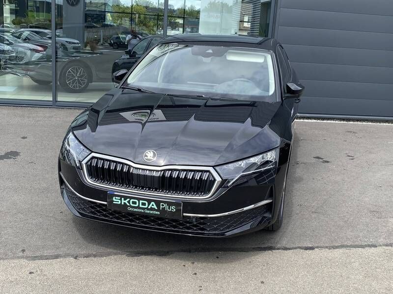 Noir Utilisé 2024 Skoda Octavia Berline | 30 900 € (Prix juste) - Image 1/3