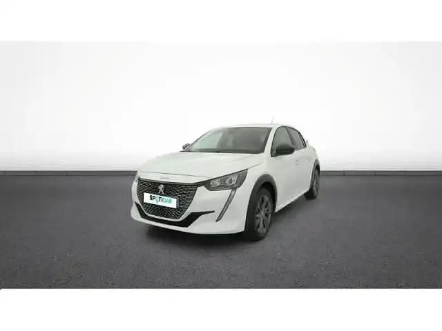 Teinte opaque blanc banquise Utilisé 2023 Peugeot e-208 Citadine | 16 736 € (Bon prix) - Image 1/4