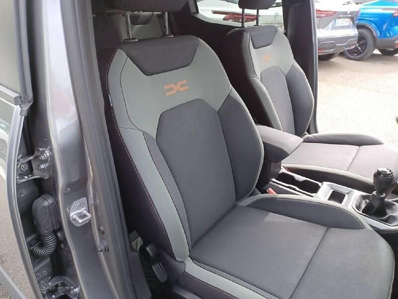Gris Utilisé 2025 Dacia Duster Extreme SUV | 23 490 € (Prix assez cher) - Image 1/4