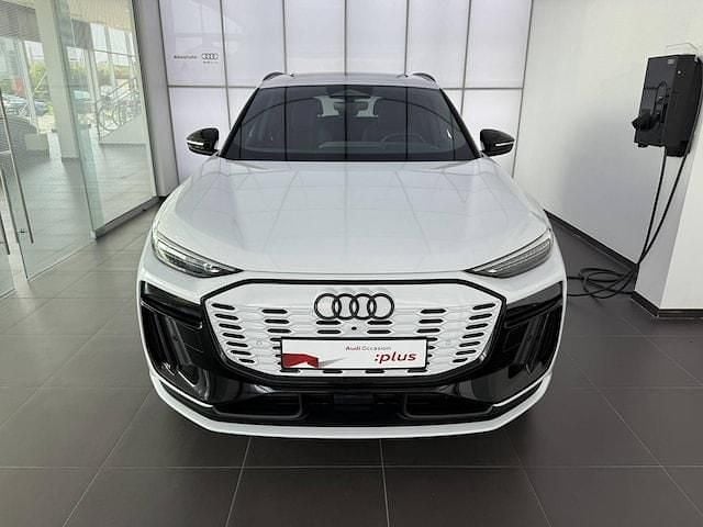Blanc glacier métallisé Utilisé 2025 Audi Q6 e-tron Performance SUV | 77 990 € (Bon prix) - Image 1/4