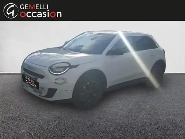 Ice white Occasion 2024 Fiat 600 La Prima SUV | 21 990 € (Bon prix) - Image 1/4