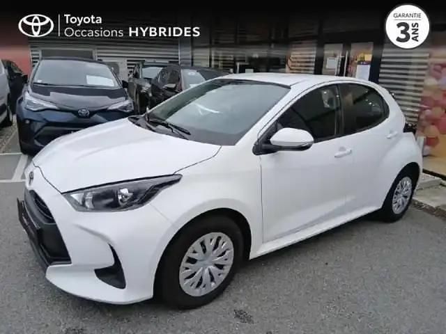 Blanc Occasion 2025 Toyota Yaris Hybrid Berline | 20 490 € (Bon prix) - Image 1/4