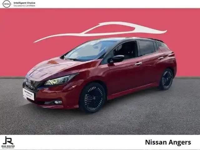 Rouge magnétique+toit+rétros noir Utilisé 2022 Nissan Leaf N-Connecta Citadine | 14 990 € - Image 1/4