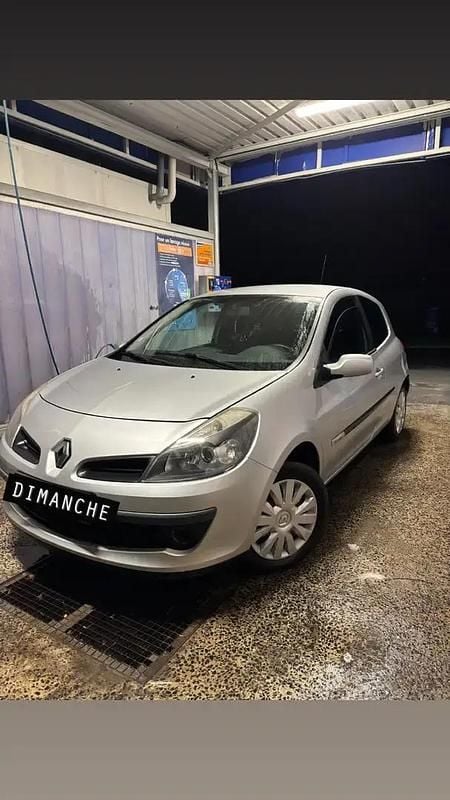 Occasion 2008 Renault Clio II Rip Curl Berline | 2 300 € (Bon prix) - Image 1/4