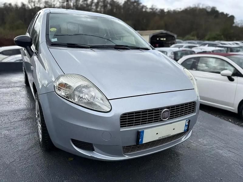 Gris Occasion 2009 Fiat Grande Punto Citadine | 3 990 € - Image 1/4