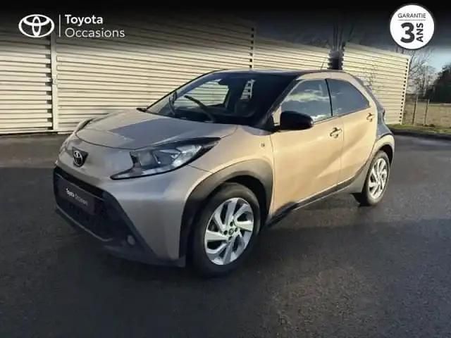 Biton beige gingembre métal/toit noir Occasion 2022 Toyota Aygo X Design SUV | 15 900 € (Prix juste) - Image 1/4