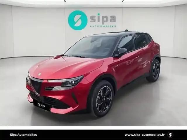 Rouge brera avec toit noir Nouvelle 2025 Alfa Romeo Junior SUV | 41 490 € (Prix assez cher) - Image 1/4