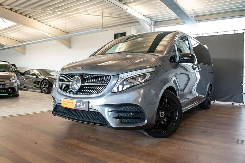 Gris Utilisé 2022 Mercedes V250 AMG Monospace | 60 490 € - Image 1/4