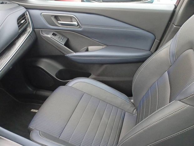 Noir Utilisé 2023 Nissan Qashqai Tekna SUV | 26 990 € (Prix juste) - Image 1/4
