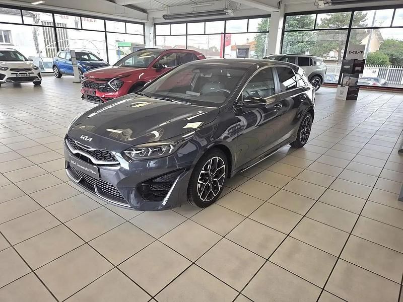 Gris Utilisé 2024 Kia Ceed GT-Line Break | 28 690 € (Prix cher) - Image 1/4
