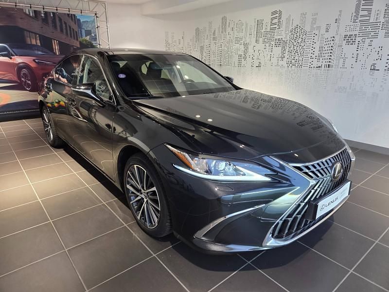 Noir graphite métallisé Utilisé 2022 Lexus ES300H Berline | 39 990 € (Prix juste) - Image 1/4