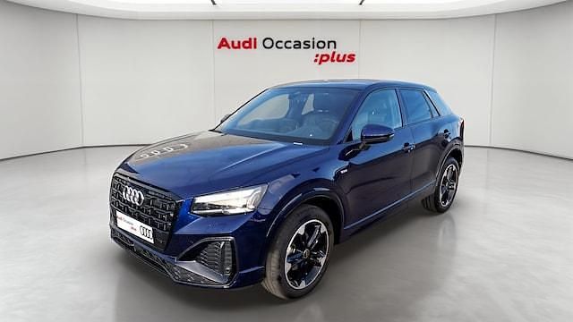 Bleu navarre métallisé Occasion 2025 Audi Q2 S-Line SUV | 35 724 € (Prix juste) - Image 1/4