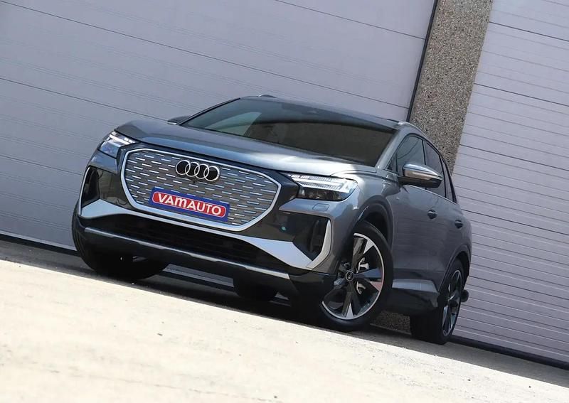 Gris Utilisé 2024 Audi Q4 e-tron S-Line SUV | 43 950 € - Image 1/4