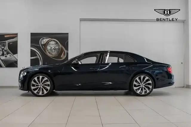 Nouvelle Bentley Continental Flying Spur 680 ch (500 kW) 2025 Black sapphire Berline