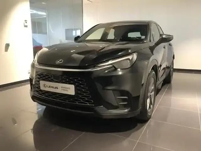 Noir intense métallisé Utilisé 2024 Lexus LBX Business Edition SUV | 28 990 € (Prix juste) - Image 1/4